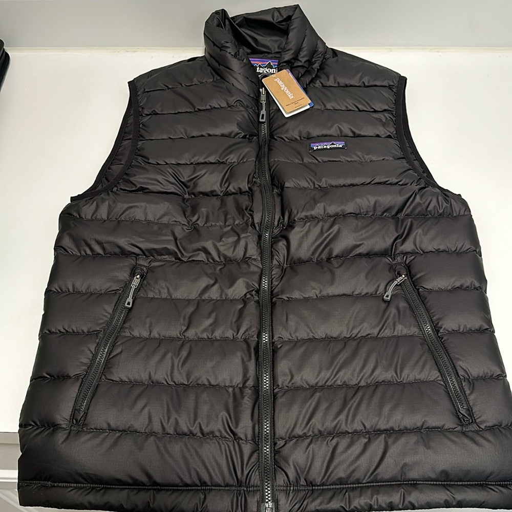 Patagonia Men's Insulated Vest size Medium in Black